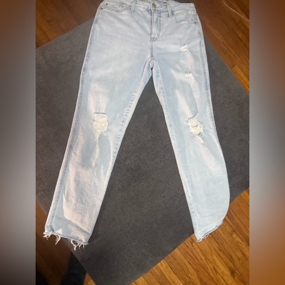 Seven7 Light Wash Distressed Jeans Size 4 Raw Hem Cropped Stretch Denim - Picture 11 of 15